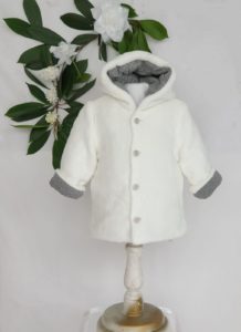 Manteau bapteme manteau Mayoral blanc double gris 32 euros du 6 mois au 18 mois