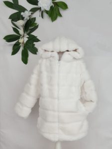 Manteau fourrure blanc 35 euros