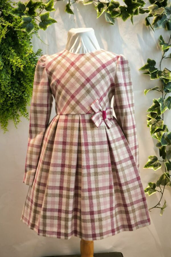 Robe mayoral écossaise rose 65 euros du 2 àns au 9 ans